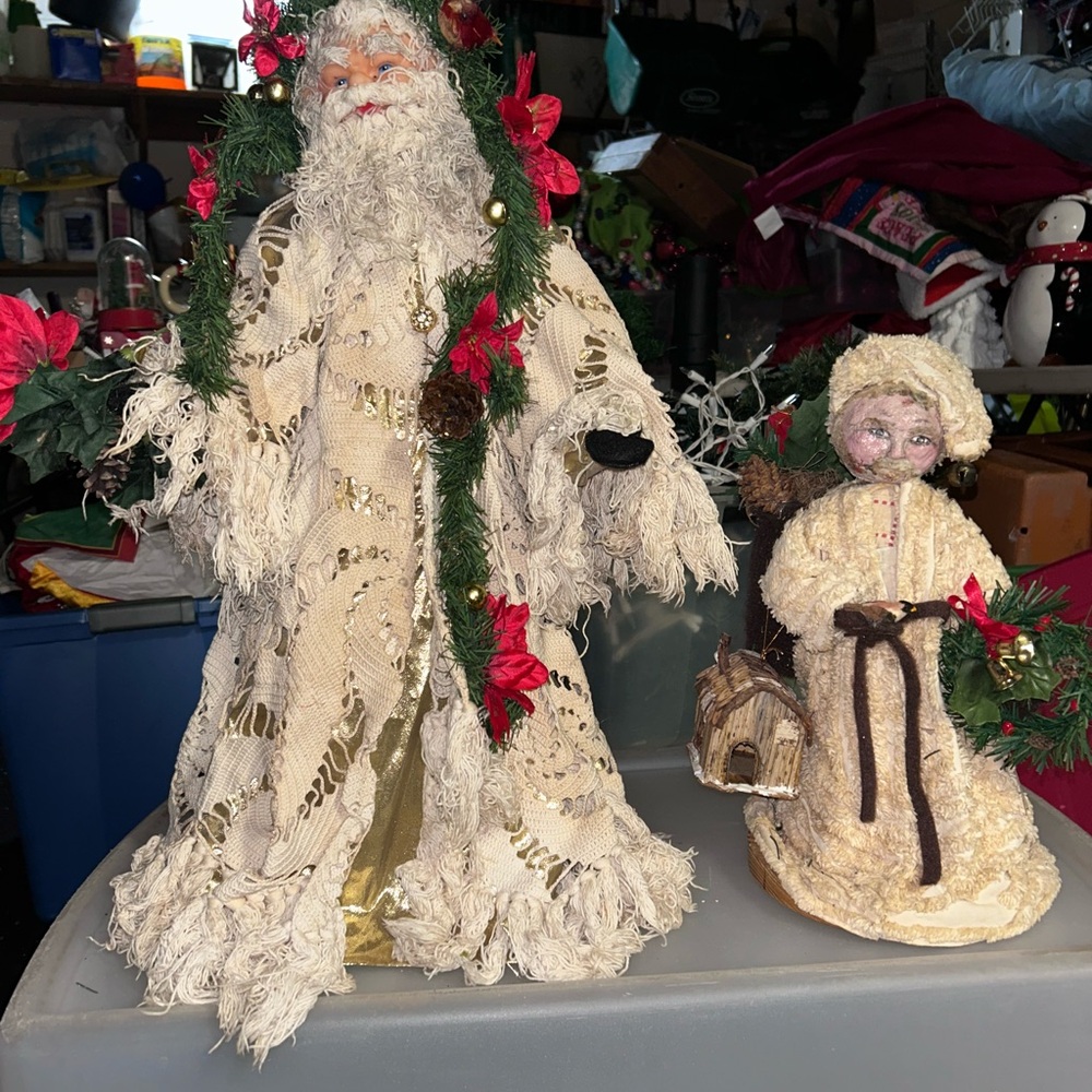Possible Dreams Old World Poinsettia Santa figurine